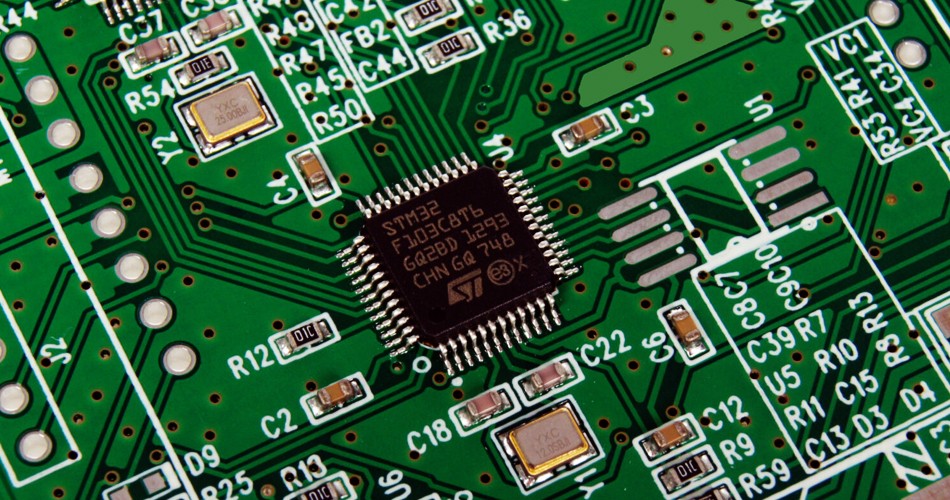 Radiofrequentie (RF) PCBA-ontwerp: optimalisatie van antennes, filters en transmissielijnen